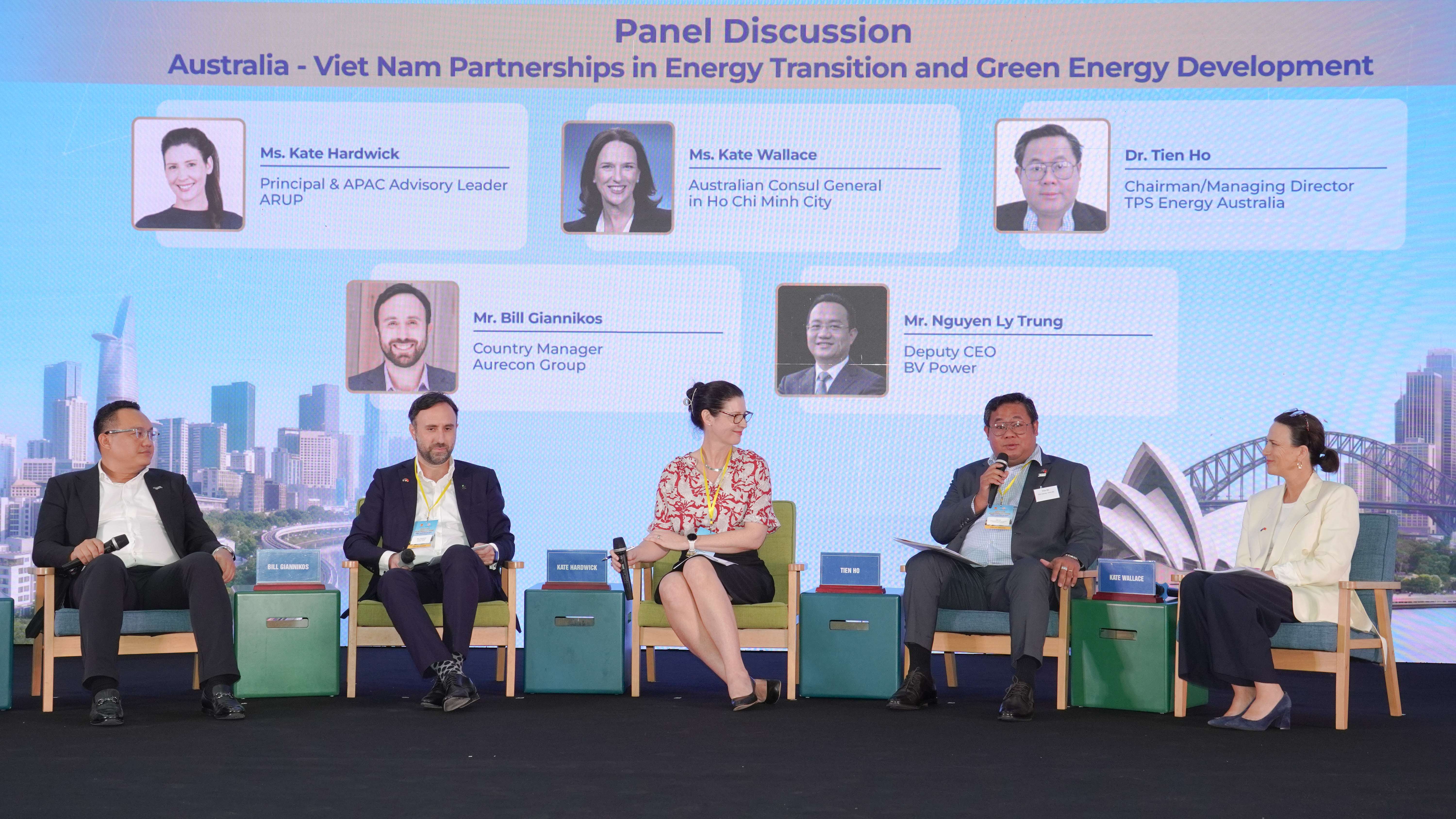 Dr. Tien Ho sharing Australia's energy transition lessons on the headline panel